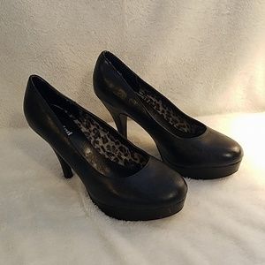 💥PRICE REDUCED💥Black Heels